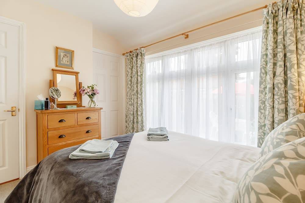 The Wagon Store - One Bedroom House, Sleeps 2 in Southwold, Waveney District