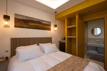 Chambre d’hôte pour 2 personnes, avec terrasse et piscine ainsi que jardin et vue dans Lozère