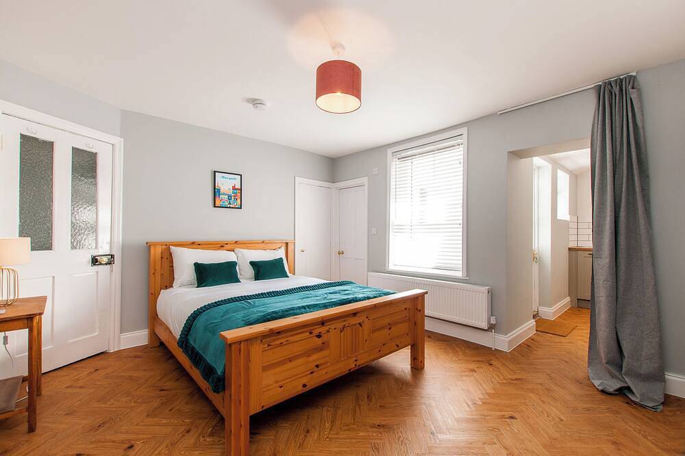 Ganze Wohnung, Trinity Garden Apartment – Steps from Margate’s Old Town & Beaches - Christmas Availability in Botany Bay, Kent