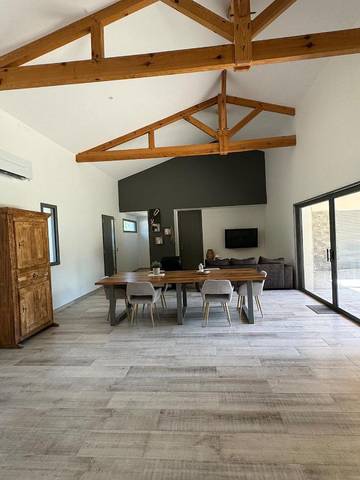 Cottage pour 6 personnes, avec piscine et terrasse à Laglorieuse