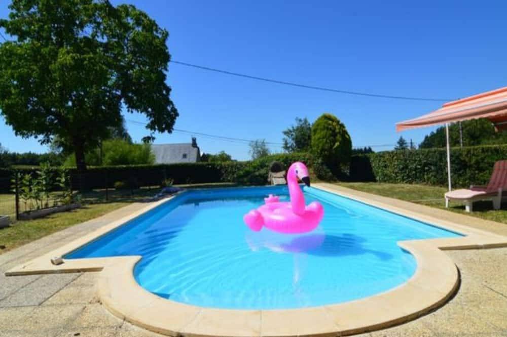 Location 8 personnes avec piscine chauffée 10mx5m in Latronche, Région de Tulle