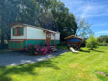 Gîte pour 4 personnes, avec jardin ainsi que terrasse et piscine à Saint-Pardoux (Puy-de-Dôme)