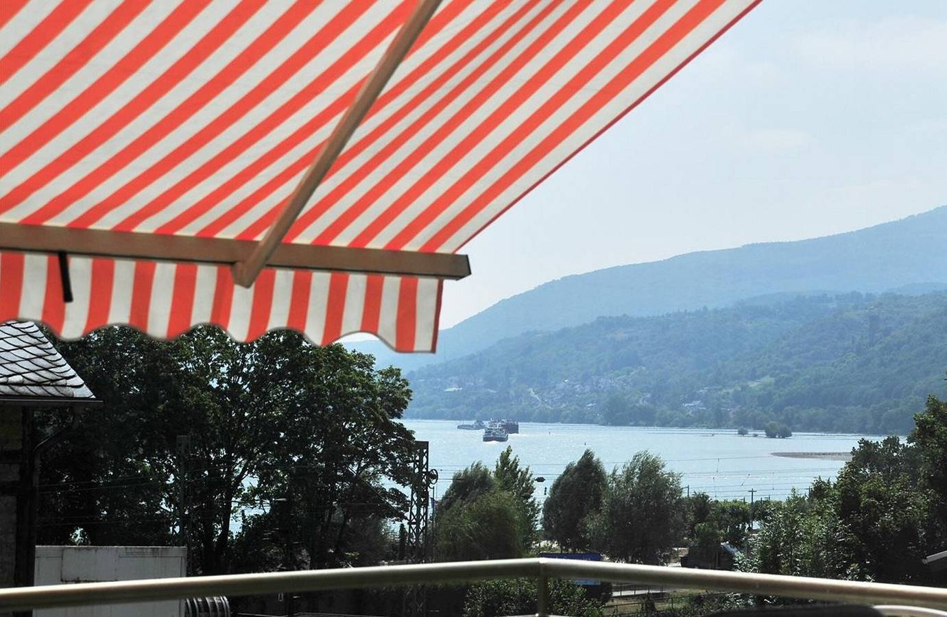 Ganze Wohnung, Gemütliche große Ferienwohnung mit großem Balkon, Rheinblick und Klavier in Bacharach, Landkreis Mainz-Bingen