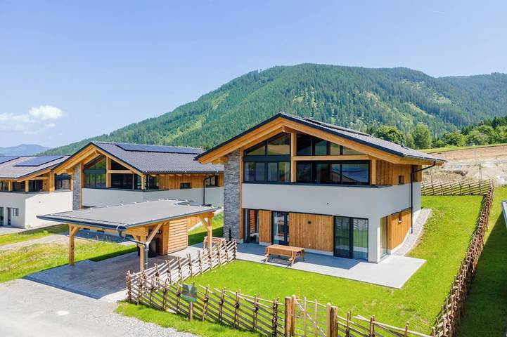 Ferienhaus für 10 Personen, mit Pool und Balkon sowie Garten