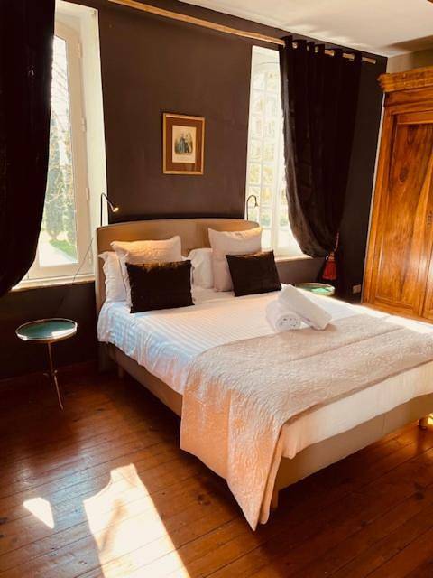 Gîte pour 3 personnes, avec piscine et vue ainsi que jardin et sauna à Saint-Sulpice-la-Pointe - 2