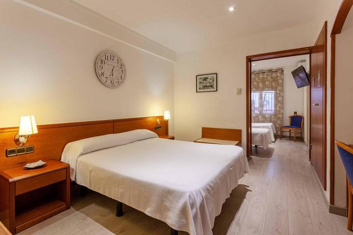 Hôtel pour 2 personnes, avec jardin et piscine, animaux acceptés à Figueras - 4