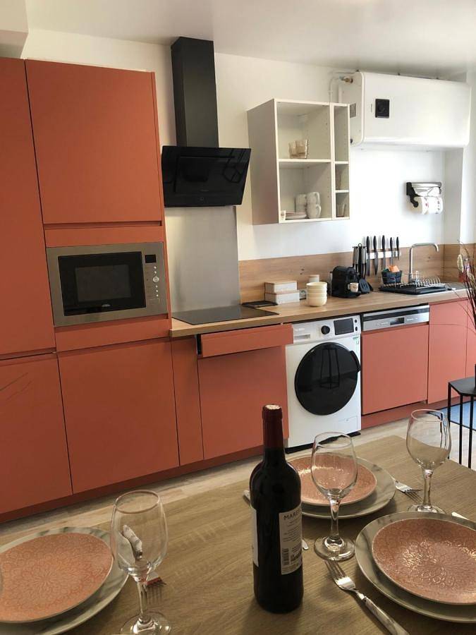 Appartement entier, One-Bedroom Apartment with Terrace in Vaujours, Seine-Saint-Denis