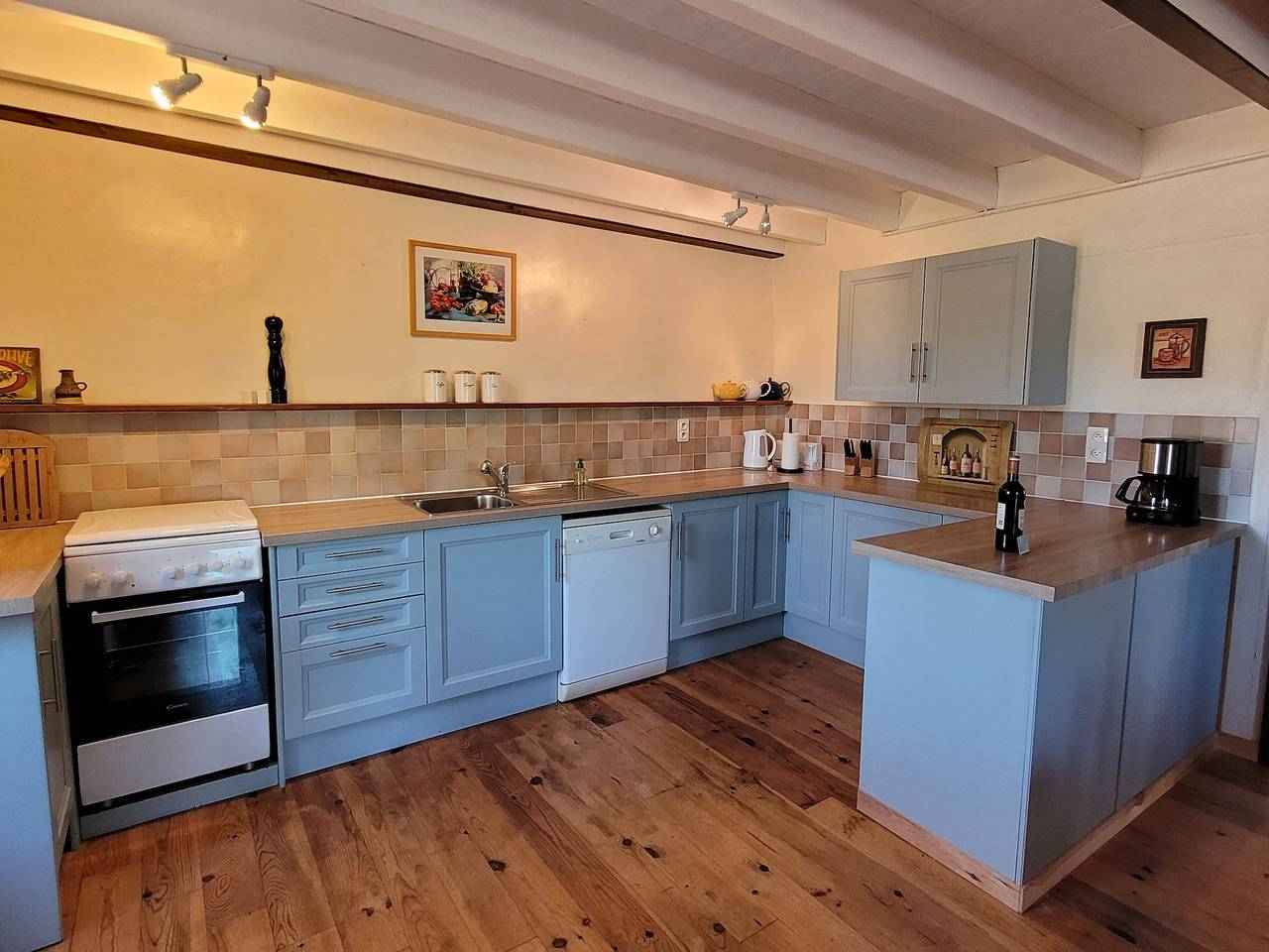 Casa vacacional 'Gite La Vigne' con piscina compartida, terraza privada y wifi in Saint-Saud-Lacoussière, Parque Natural Regional Périgord-Limousin