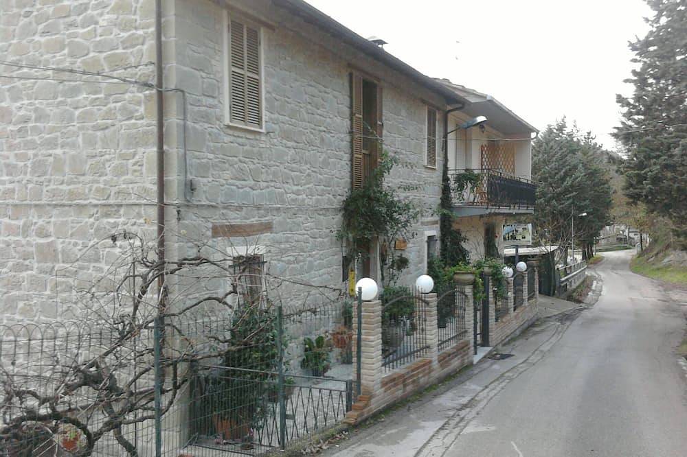 Consigliato per week-end “Relax & Benessere”, Ristorante a due passi. in Roccafluvione, Parco nazionale dei Monti Sibillini