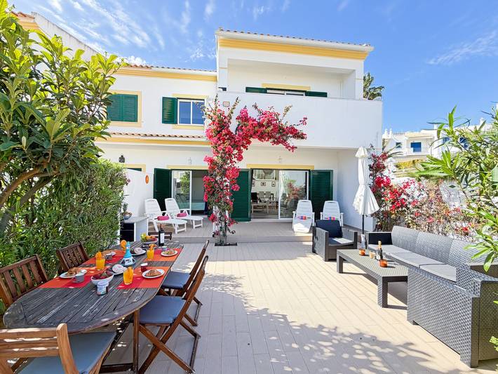 Gîte pour 6 personnes, avec balcon ainsi que jardin et piscine