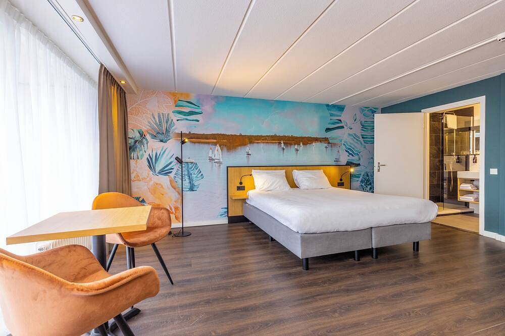 Bike the Dutch Countryside, Paddle the Lake and Dine at Marina Lounge in Loosdrecht, Groene Hart