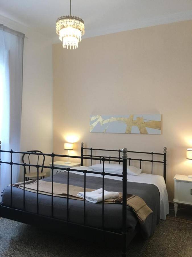 Single Room with Private External Bathroom in Florence city center, Florence
