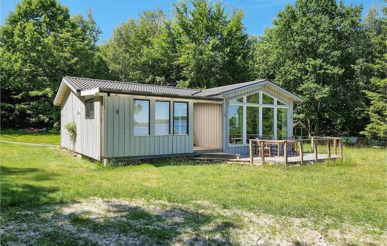 Ferienhaus für 6 Personen, mit Terrasse und Garten sowie Ausblick und Seeblick in Herrljunga