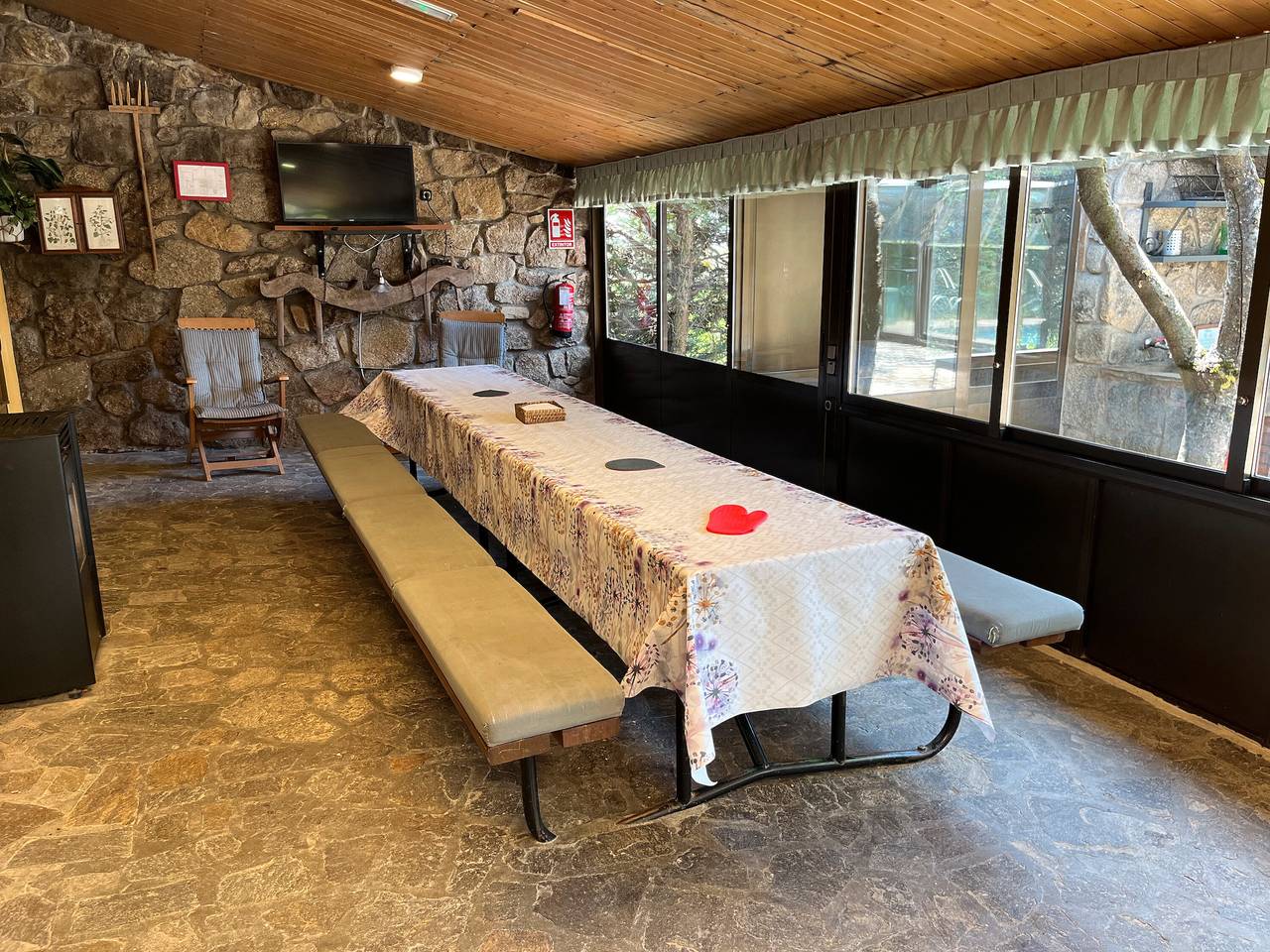 Holiday Home 'Los Ciegos' with Mountain View, Private Terrace and Wi-Fi in Peguerinos, Ávila Region