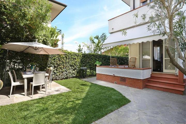 Ferienhaus für 6 Personen, mit Balkon und Terrasse sowie Garten und Ausblick