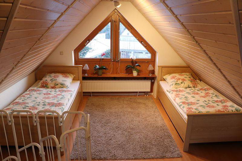 Ganze Ferienwohnung, Haus Zurell - Ferienwohnung Jogagold, 55m, 2 Schlafzimmer, max. 4 Personen in Markdorf, Region Bodensee-Oberschwaben