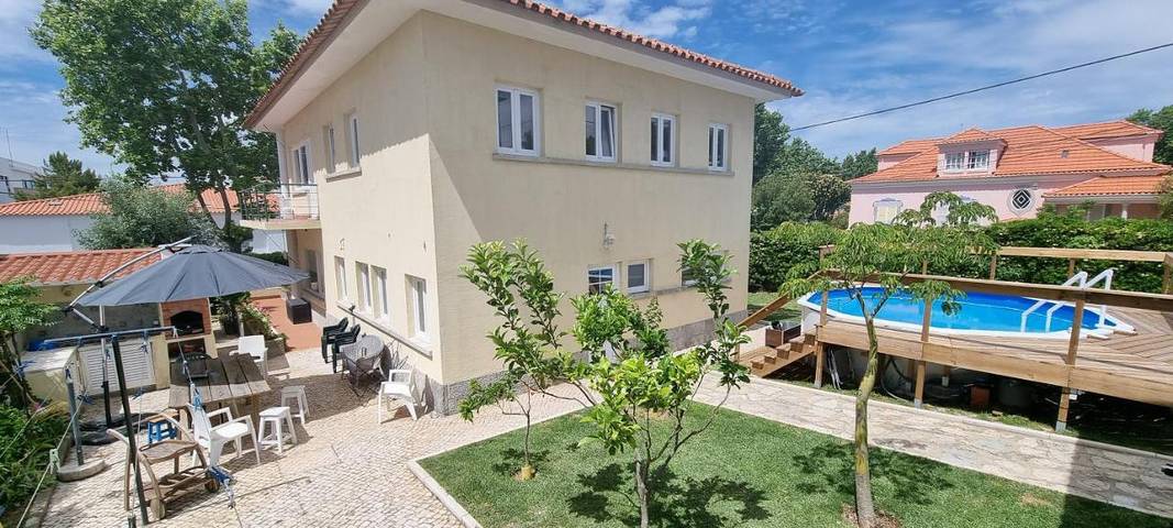 Location de vacances pour 10 personnes, avec jardin et piscine dans Parede