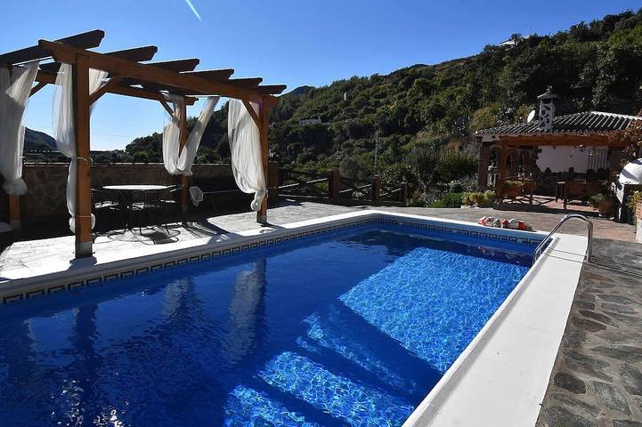 Gîte pour 5 personnes, avec terrasse et jardin