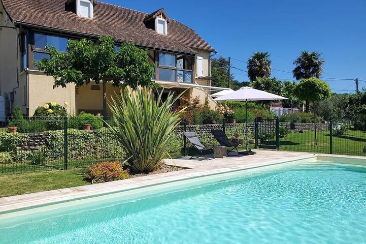 Location de vacances pour 5 personnes, avec Jardin et Piscine à Gagnac-sur-Cère