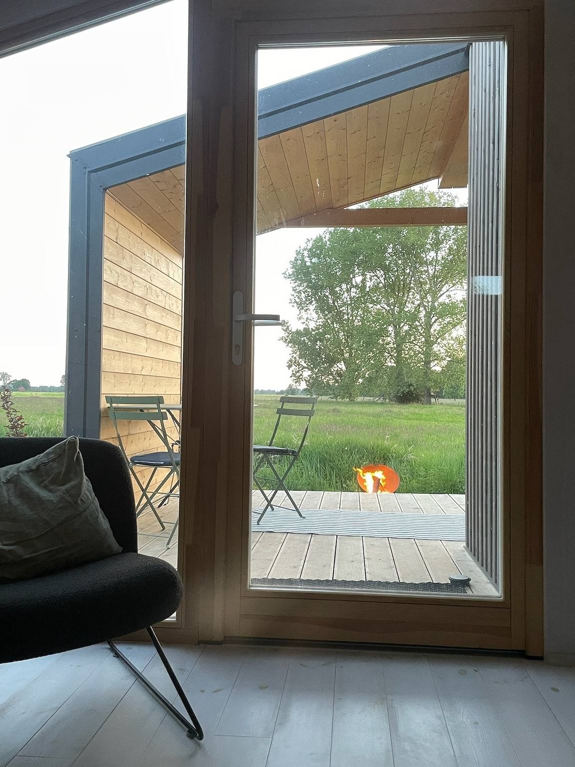 (203) Modernes Tiny House an der Elbe mit Blick ins Grüne in Bleckede, Mecklenburgisches Elbetal