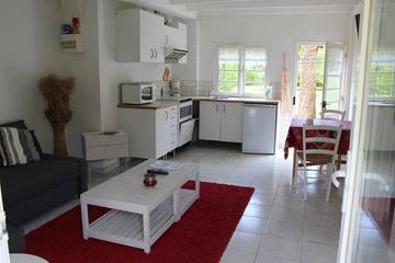 Gîte pour 3 personnes, avec jardin ainsi que piscine et jacuzzi en Dordogne