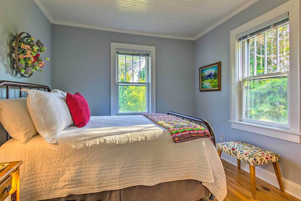 Restored Mars Hill Home on 1 Acre: Walk to Town! in Mars Hill, Madison County (NC)