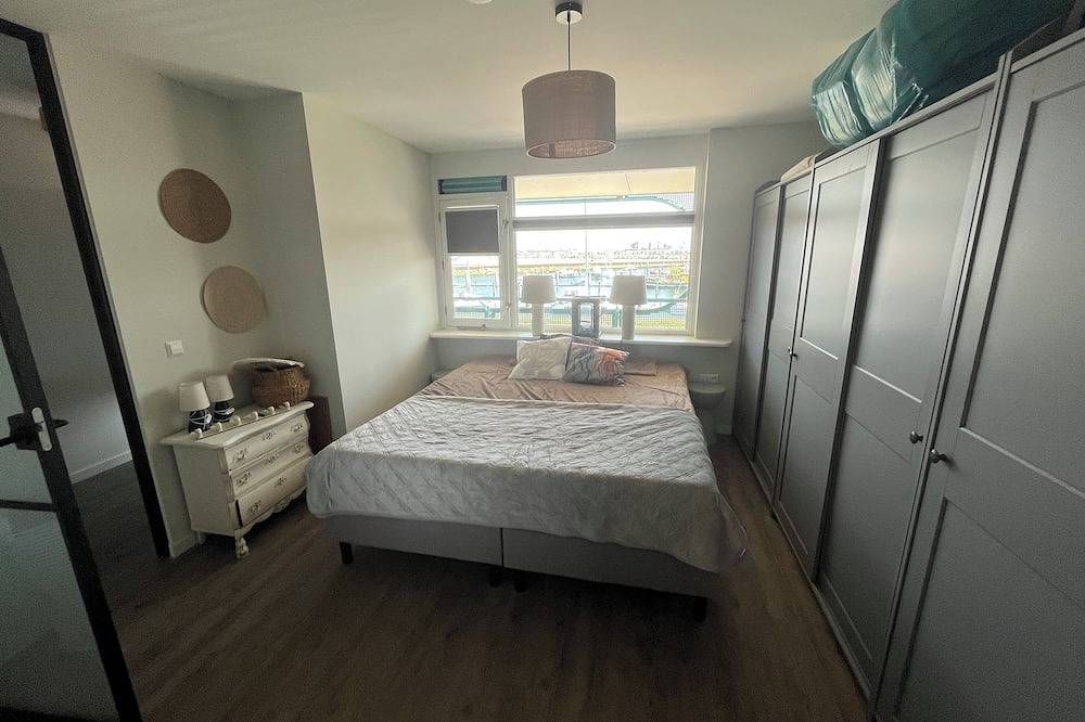 Geheel appartement, Rustig Appartement met Uitzicht op zee in IJmuiden, Nederlandse Noordzeekust