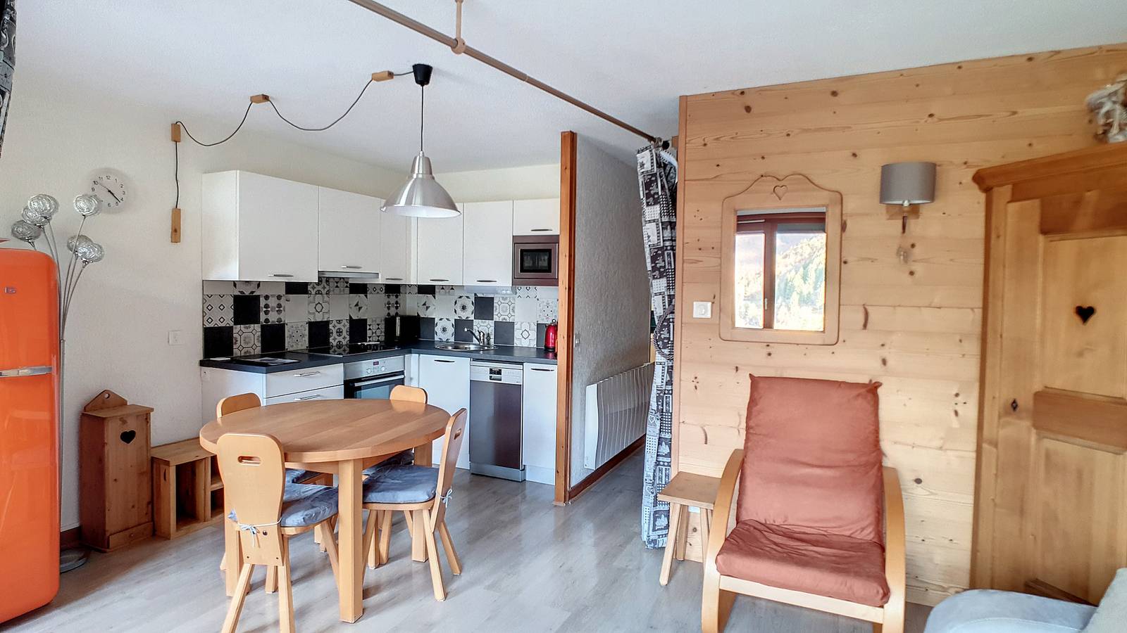 Entire apartment, Daille S16 - 5 Personnes - Avec Acces Piscine - Saint Jean D'Aulps Station - Proche Morzine in Saint-Jean-d'Aulps, Les Portes du Soleil