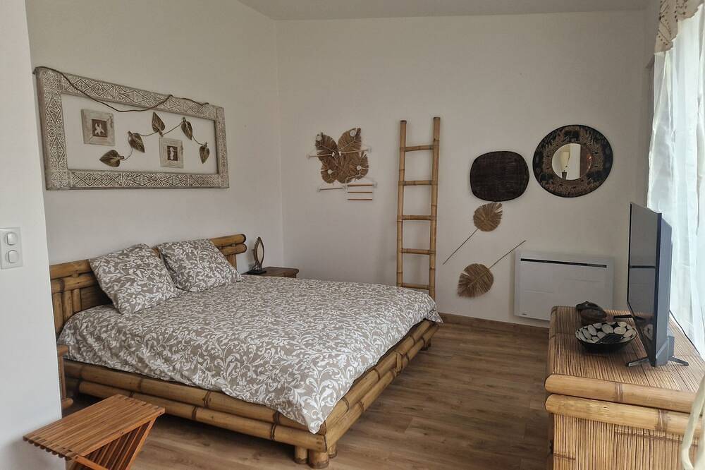 Studio Indépendant Avec Jardin et Piscine Proche Gare Accès Paris Direct 19min in Orry-la-Ville, Río Oise