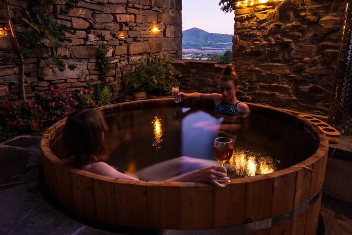 Casa rural para 2 personas, con Terraza además de Jacuzzi y Jardín en Sobrarbe