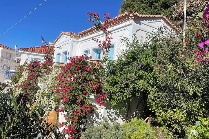 Location de vacances pour 2 personnes, avec Balcon et Jardin dans Poros