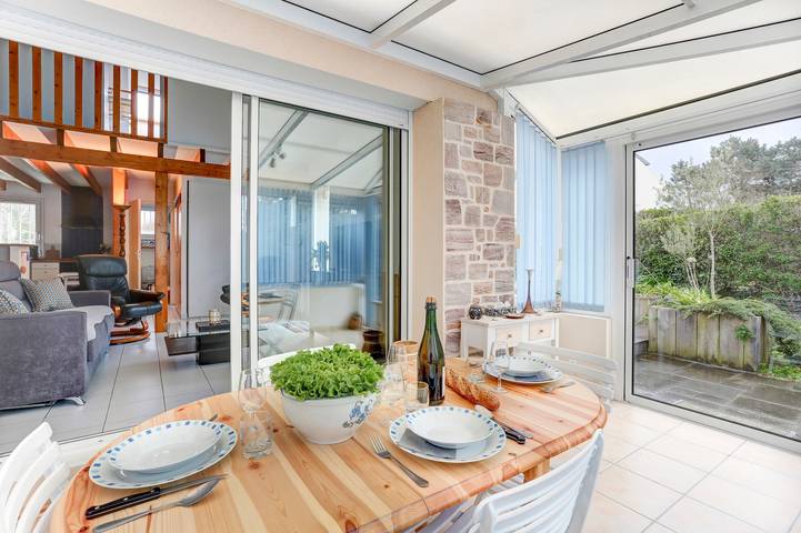 Ferienhaus für 4 Personen, mit Terrasse und Pool sowie Garten in Erquy