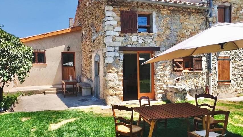 Gîte pour 7 personnes, avec vue et jardin, animaux acceptés à La Martre