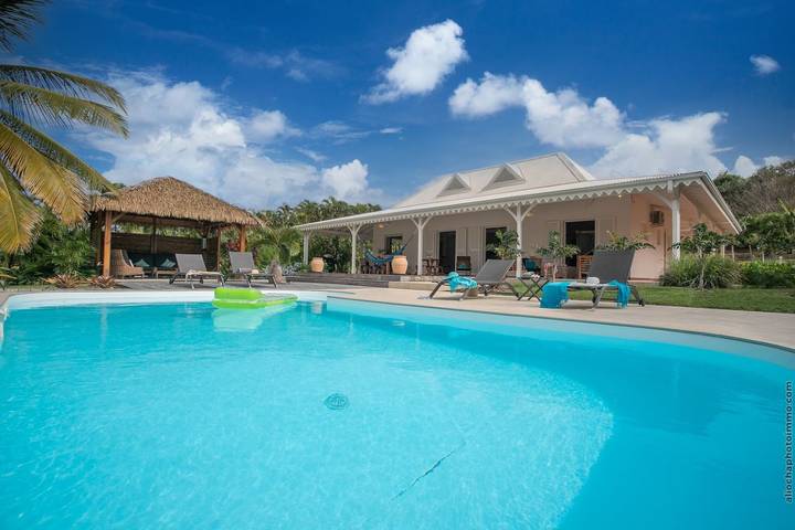 Location de vacances pour 8 personnes, avec jardin ainsi que terrasse et piscine à Le Vauclin - 4