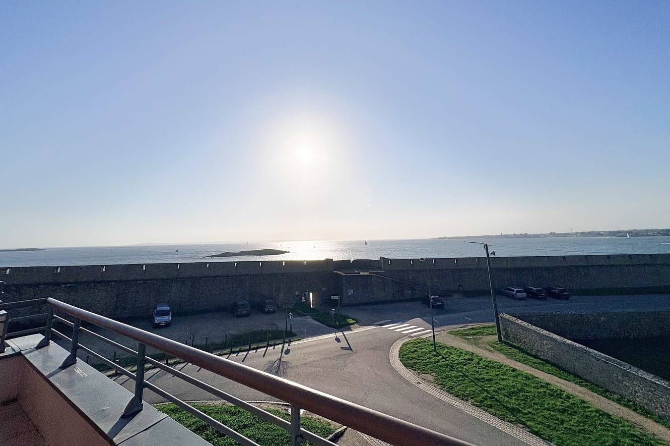 Apartamento entero, Balcon ensoleillé et confort moderne – T4 vue mer in Port-Louis, Côte des Mégalithes