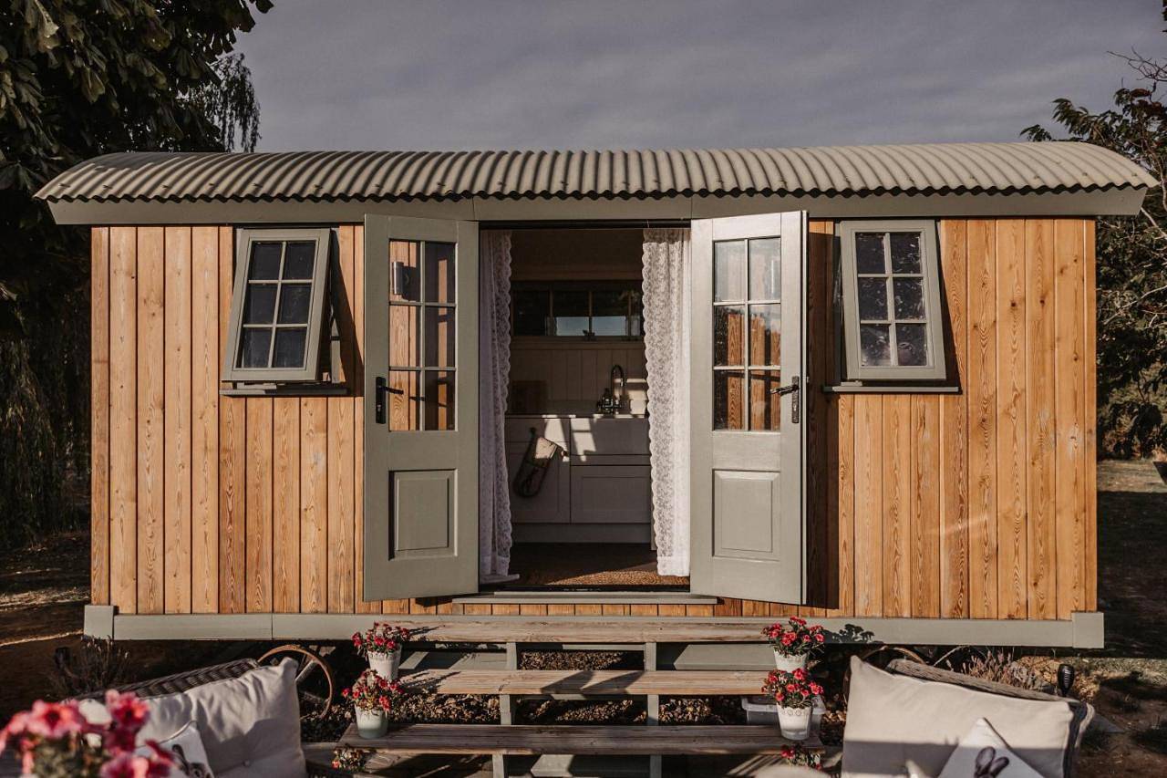 The Dragonfly Shepherds Hut in Great Bentley, Essex