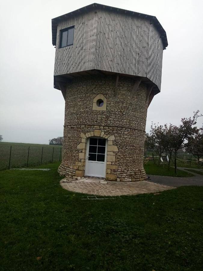 Gîte pour 3 personnes, avec jardin et vue à Bazenville