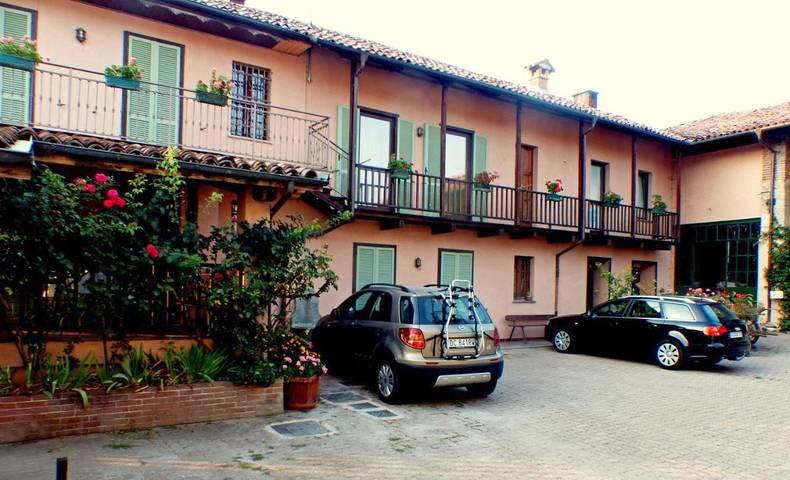 Maison de campagne pour 3 personnes, avec Balcon et Terrasse ainsi que Jardin et Vue à Pignerol