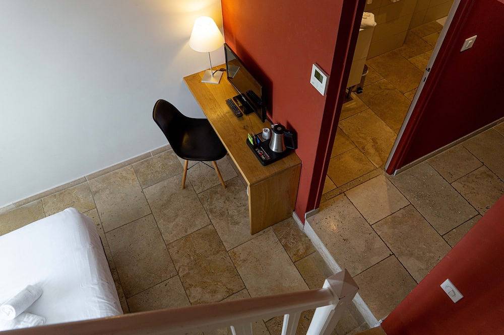 1 Bedroom Private vacation home in Roussillon in Roussillon, Regionaler Naturpark Luberon