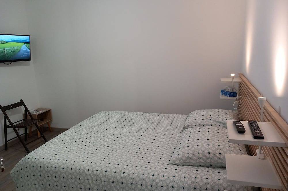 4Ch villa with pergola, swimming pool located 4km from Lac Carcans and 9km from the Ocean in Carcans, Regionaler Naturpark Médoc