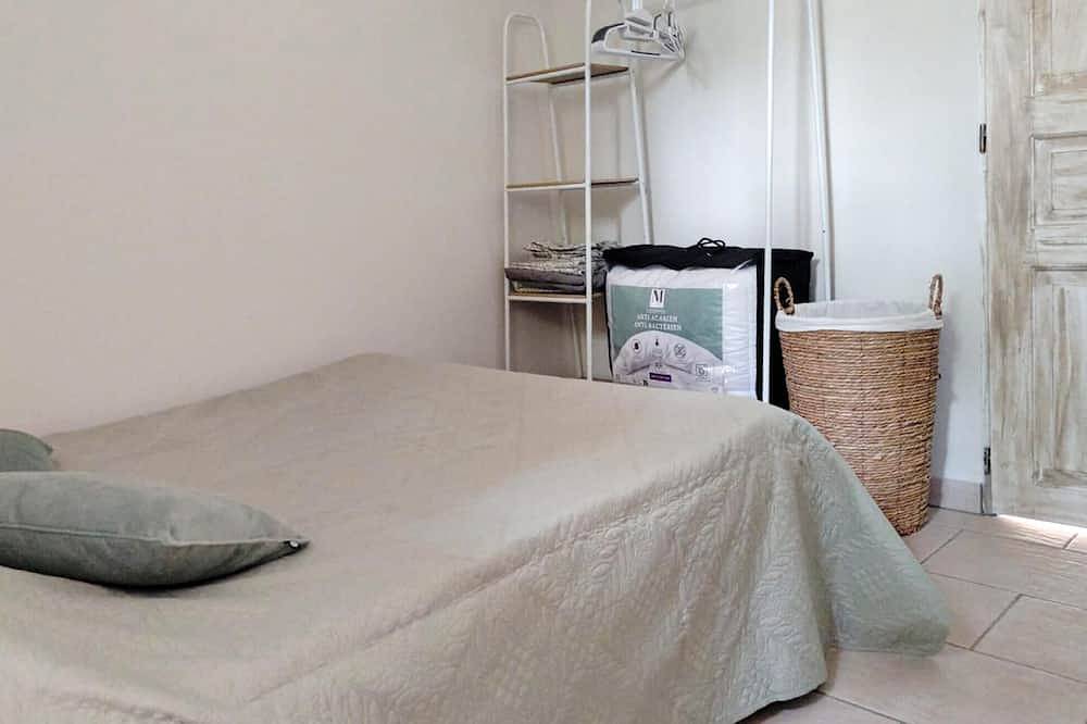 Gorgeous home in Monieux with private swimming pool, can be inside or outside in Monieux, Parc naturel régional du Mont-Ventoux