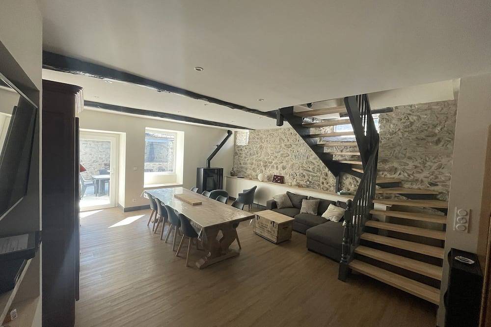 Mountain house in the Ariège Pyrenees in Val-de-Sos, Parc naturel régional des Pyrénées ariégeoises