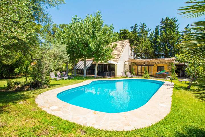 Ferienwohnung für 6 Personen, mit Balkon/Terrasse und Garten sowie Pool in Port de Pollença
