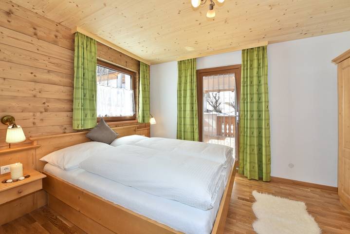 Entire apartment, Holiday Apartment 'Joselehof App Arnika' with Mountain View, Shared Terrace and Wi-Fi in Stubai Alps, Ratschings