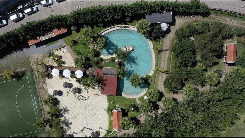 Parc de vacances pour 2 personnes, avec Terrasse et Jardin ainsi que Piscine et Vue dans Guardizela
