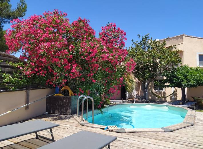 Gîte pour 4 personnes, avec piscine ainsi que jardin et terrasse