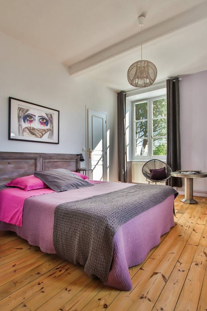 Chambre d’hôte pour 3 personnes, avec piscine ainsi que jardin et vue sur le lac dans la Loire - 2