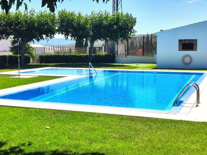Apartamento para 6 personas, con Terraza y Jardín además de Piscina y Vistas en Luque