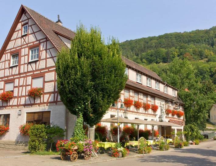 Hotel, mit Terrasse in Bad Ditzenbach