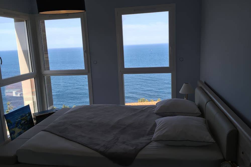 Sea View Villa and Heated Indoor Pool in La Côte Vermeille, Cerbère